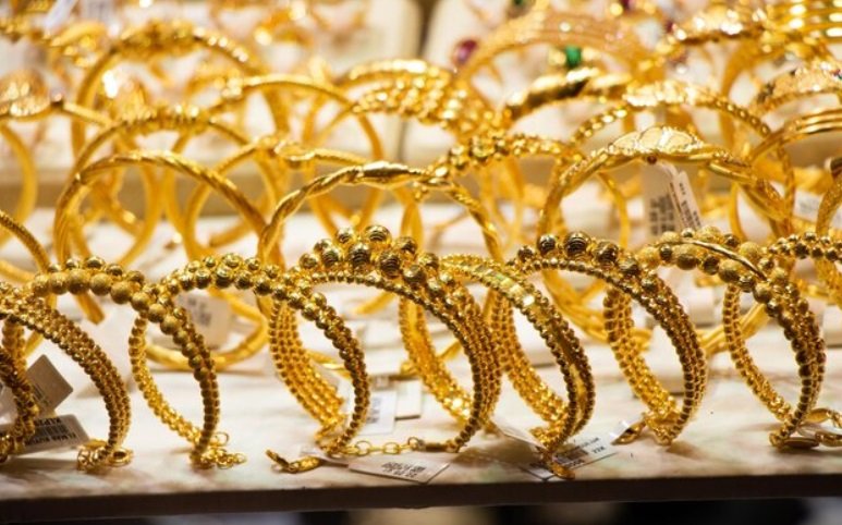 The Timeless Elegance of Bangles: A Stylish Accessory for Every Occasion