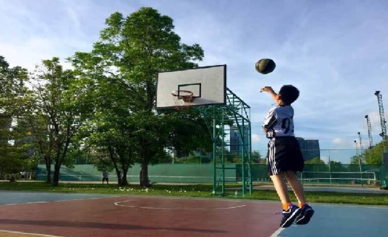 The 3 Main Ways in Which Basketball Can Give Your Kid a Great Activity to Do In the Holidays