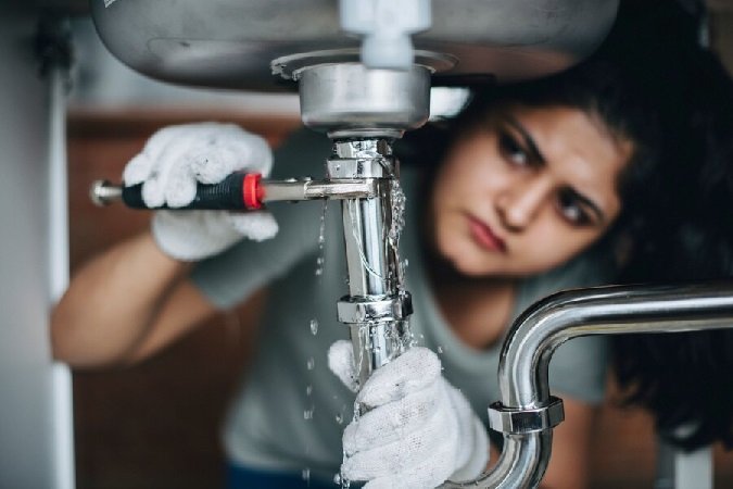 Know about the advantages of water damage repair service 