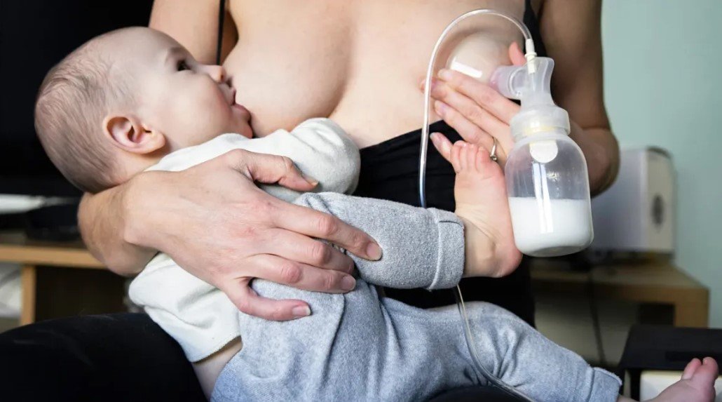 What to Consider When Shopping for Breast Pumps & Breast Feeding Accessories 