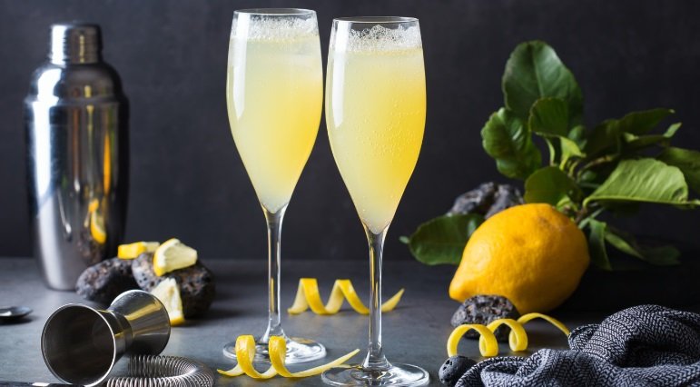 Enjoy Sunday Brunch with Refreshing Champagne - The Perfect Start to the Week
