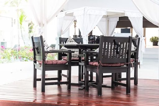 Extendable Outdoor Tables: The Perfect Addition to Your Patio or Deck