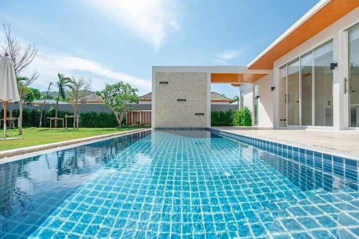 How Do Swimming Pool Contractors in Dubai Uphold Quality and Durability?